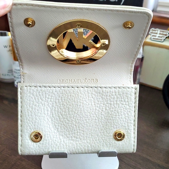 Michael Kors Gold and White Key Card Holder - Picture 2 of 4